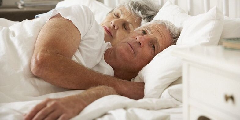 Un homme de plus de 50 ans s'inquiète de l'impuissance